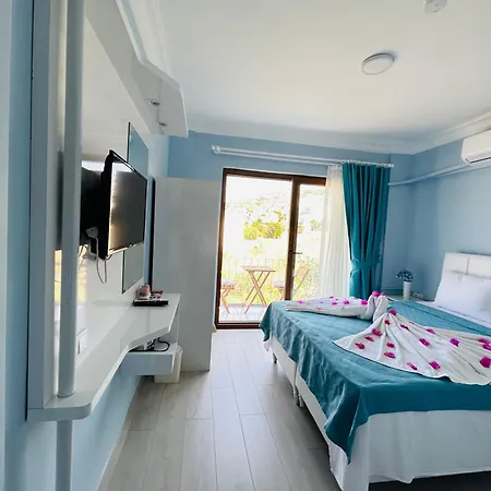 Marquis Blue Bed & Breakfast *